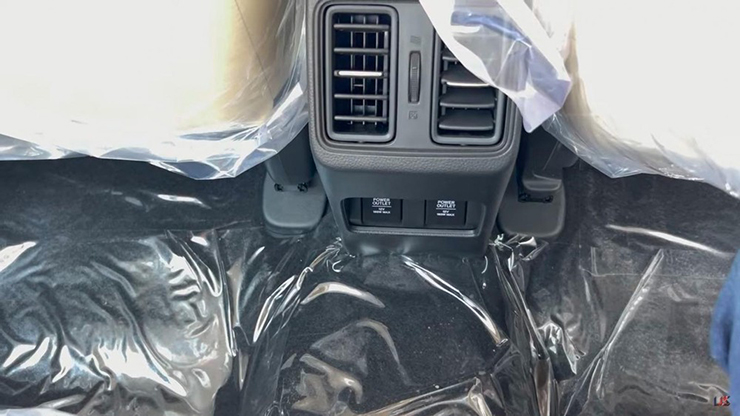 13-1679553790-77-width740height416